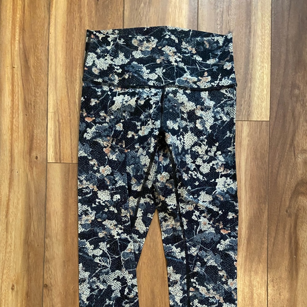 Lululemon Wunder Under Crop HR Luxstreme, Size 6